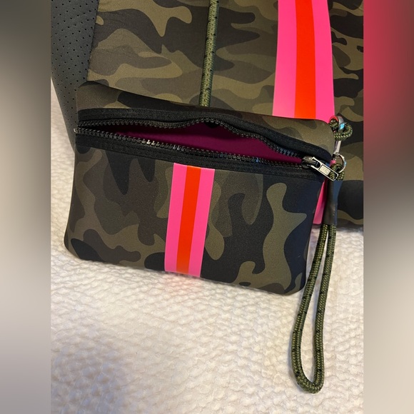 Neoprene Tote Bag + Small Clutch - Picture 6 of 11